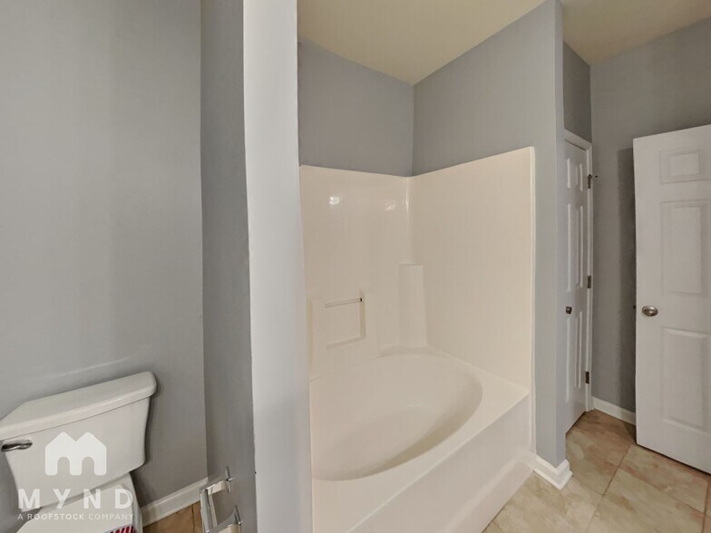 Building Photo - 909 Summer Storm Dr