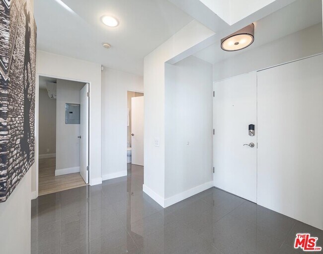 Building Photo - 833 Ocean Ave