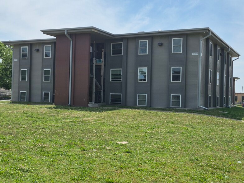 Building Photo - South Creek Apartments