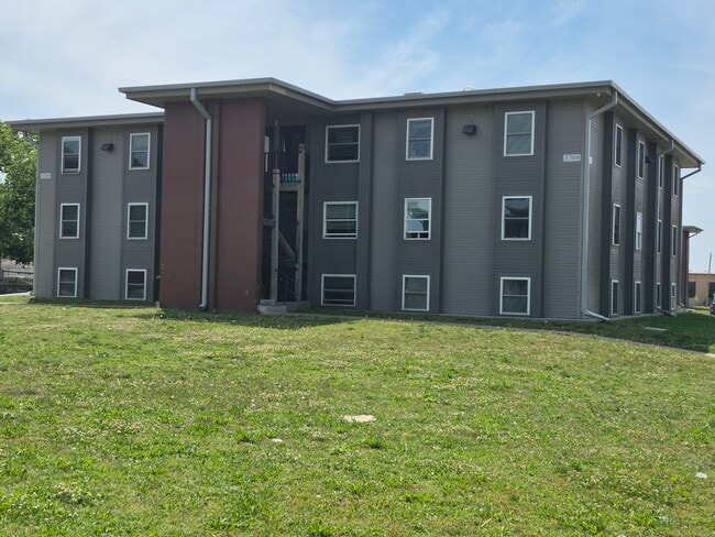 Building Photo - South Creek Apartments