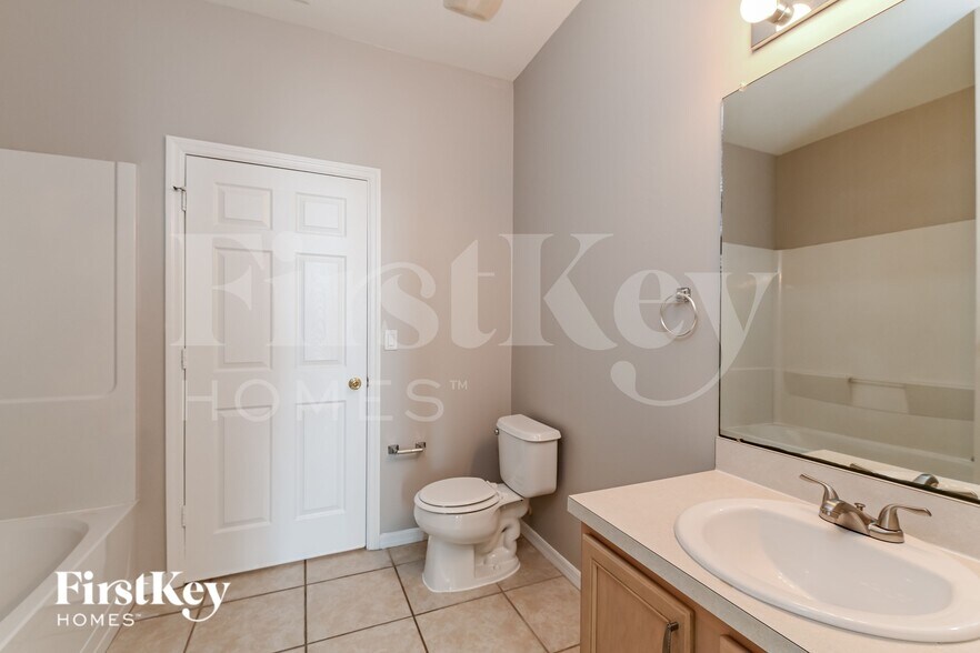 Building Photo - 1325 NW 20th Ct