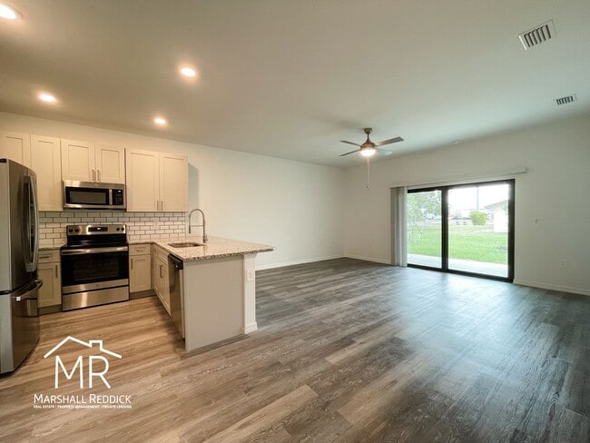 Building Photo - Spacious 3-Bedroom, 2-Bathroom 1 Car Garage