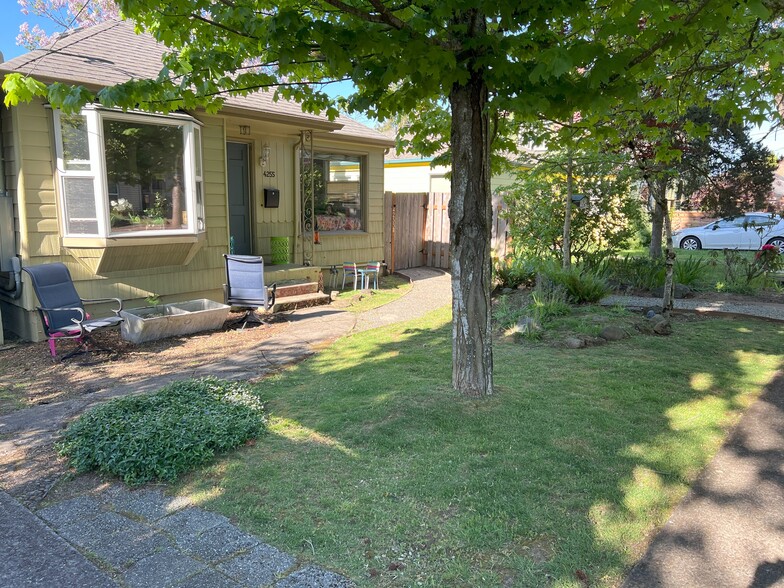 Building Photo - 4255 Northeast Wygant Street