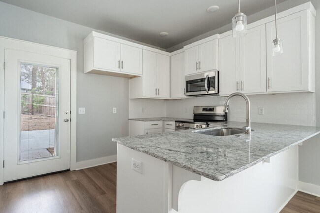 Building Photo - Beautiful New Home