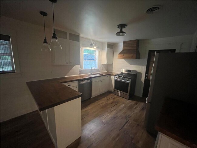 Building Photo - 30770 Cemetery Rd