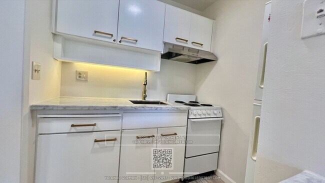 Building Photo - Beautifully Updated Junior 1bd/1ba at reso...