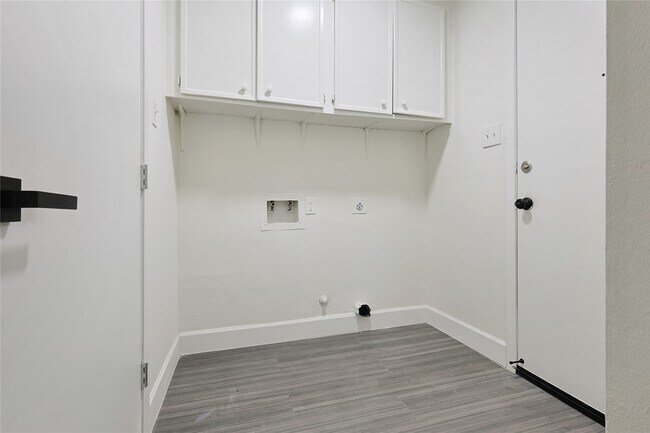 Building Photo - 4832 Whispering Falls Dr