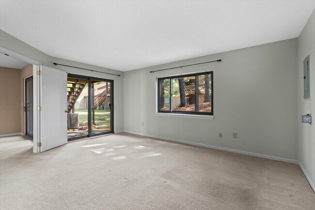 Building Photo - 221 Trailside Way