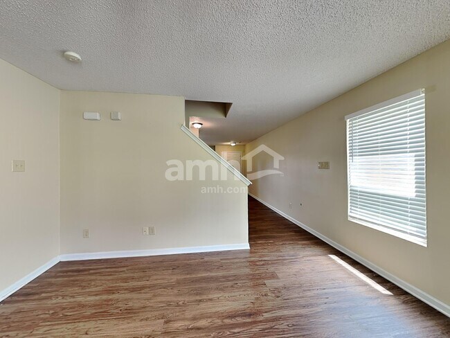 Building Photo - 1909 Beckwith Ln