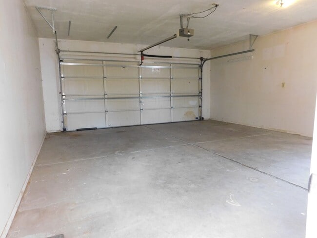 Building Photo - Tri-Level in Clifton COMING SOON!!!