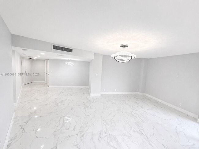 Building Photo - 3301 N Country Club Dr