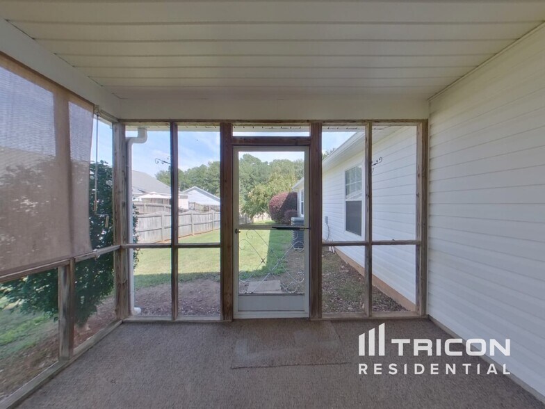 Building Photo - 112 Candar Ct