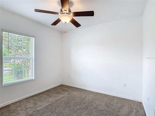 Building Photo - 450 Taft Dr