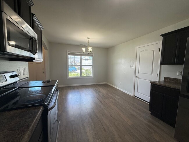 Building Photo - Absolutely Adorable!