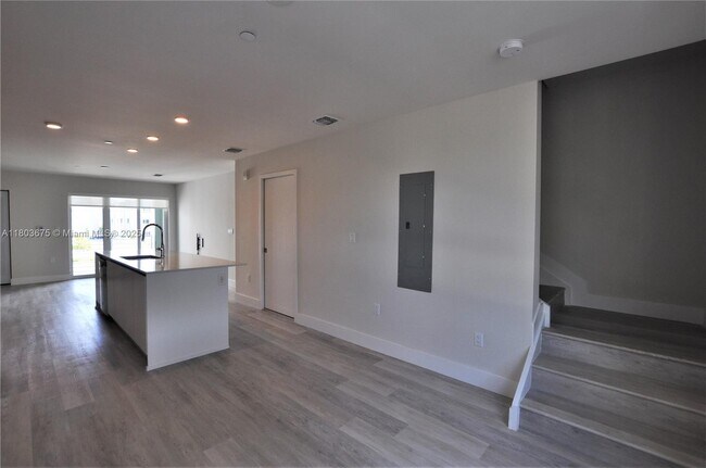 Building Photo - 2505 NE 193rd St