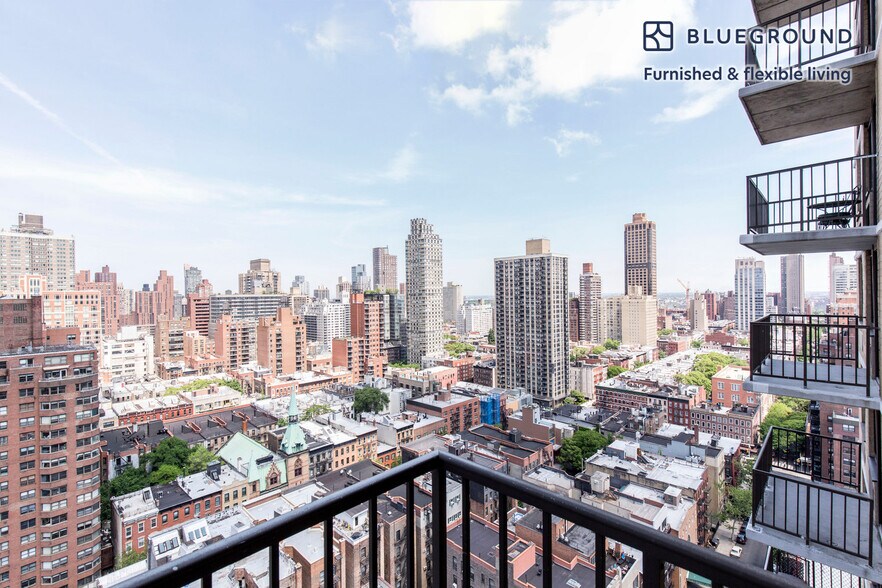 Building Photo - 200 E 82nd St