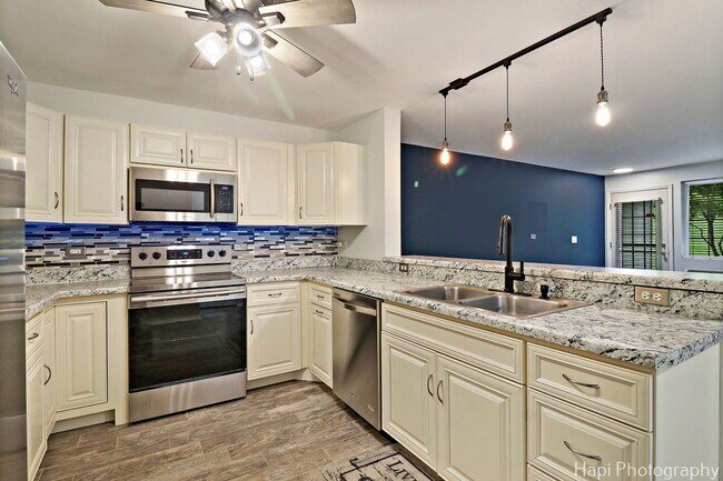 Building Photo - 2313 Silverstone Dr
