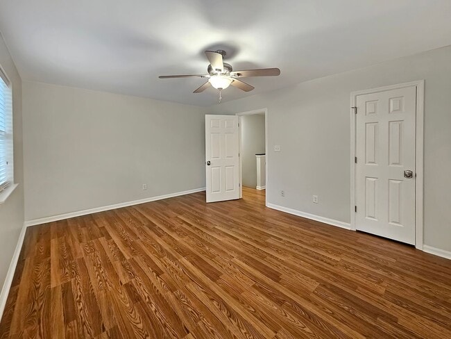 Building Photo - COMING SOON: Beautifully Updated 2/2.5 Townhome Near Truist Park
