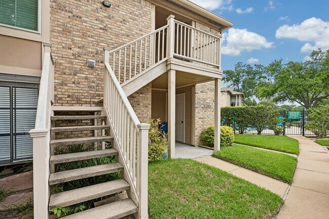Building Photo - 1311 Antoine Dr