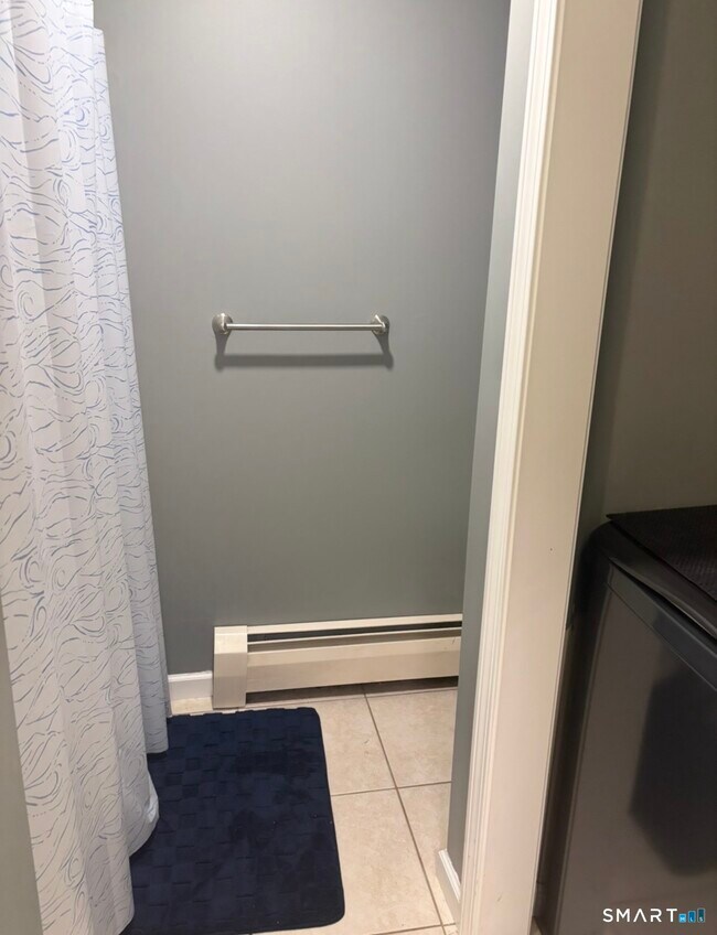 Building Photo - 939 N Main St