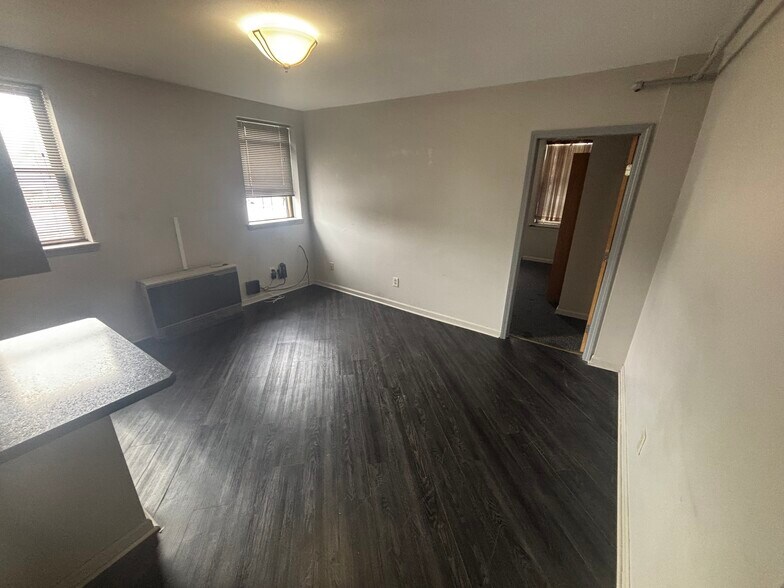Building Photo - 2221 Brewerton Rd