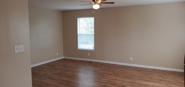 Building Photo - 302 Joel Rd