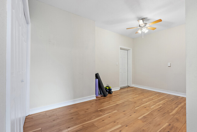 Building Photo - 918 27th St N