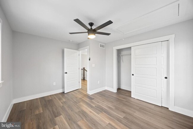 Building Photo - 1322 W King Rd