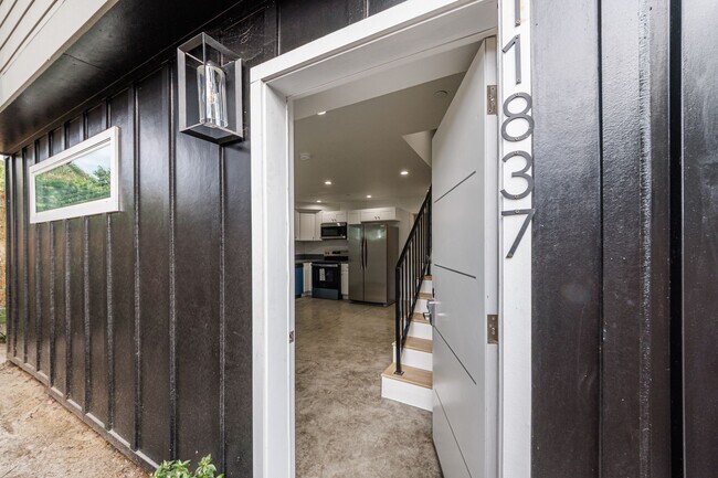 Building Photo - Brand-New Luxury Townhomes in NoHo