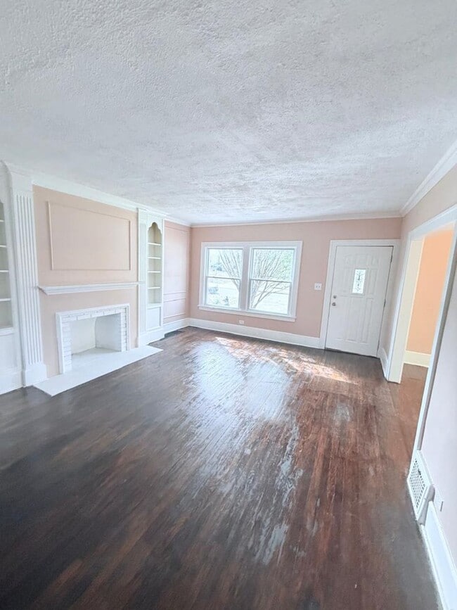 Building Photo - Spacious 4-Bedroom Single-Family Home with 2-Car Garage in Cleveland Heights