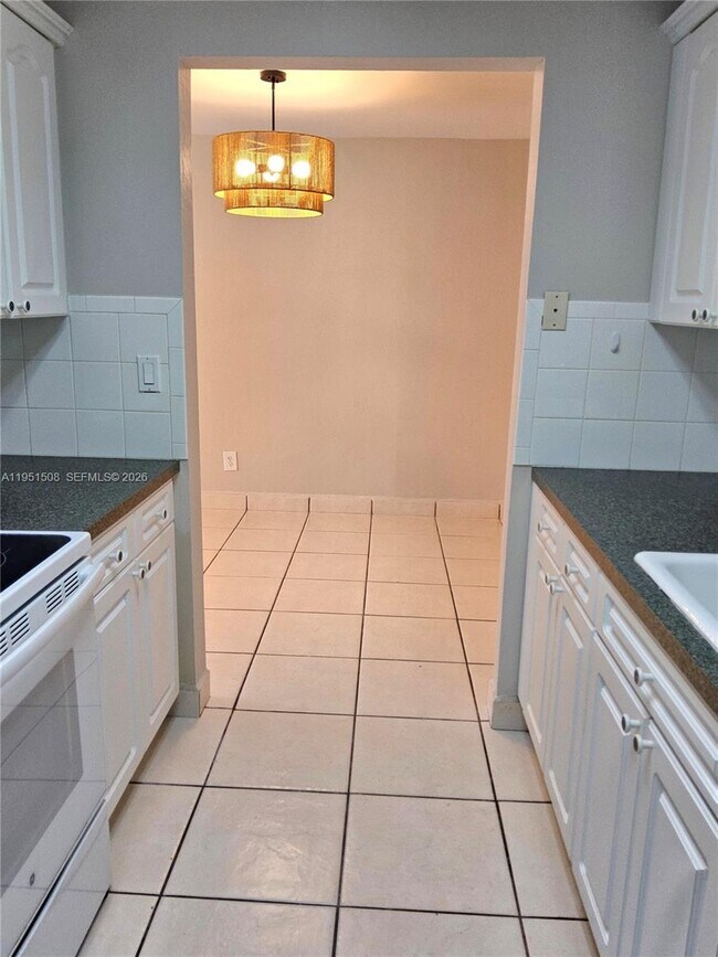 Building Photo - 7115 Miami Lakes Dr