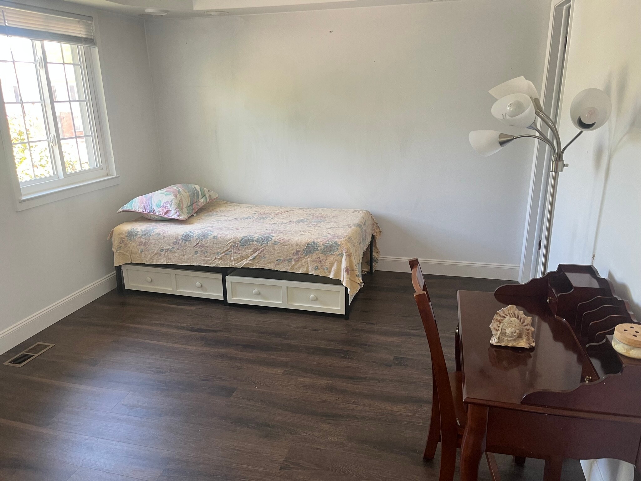 Bedroom 2 - 935 Kirts Blvd