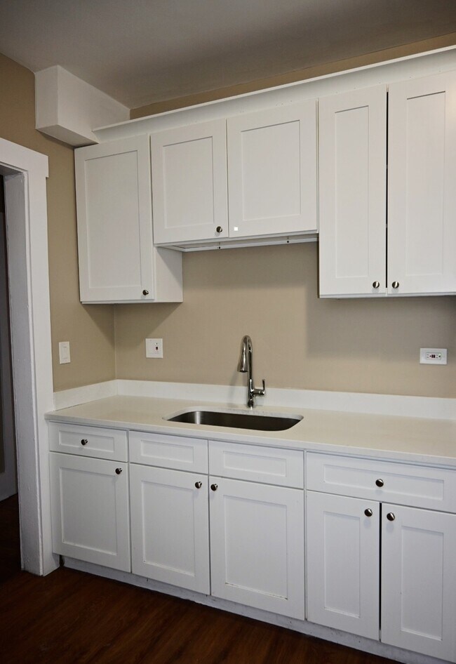 Building Photo - 1431 S Tripp Ave