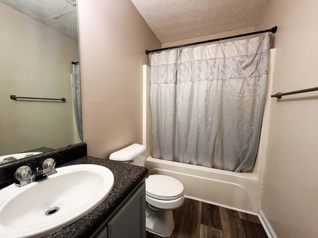 Building Photo - 5410 Twin Lakes Dr