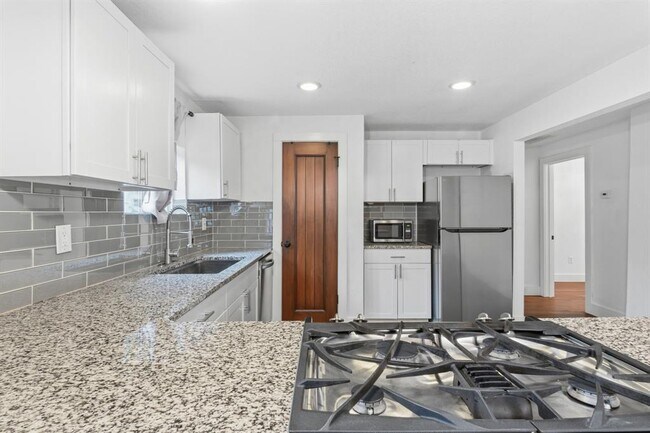 Building Photo - 1137 Nickols Ave