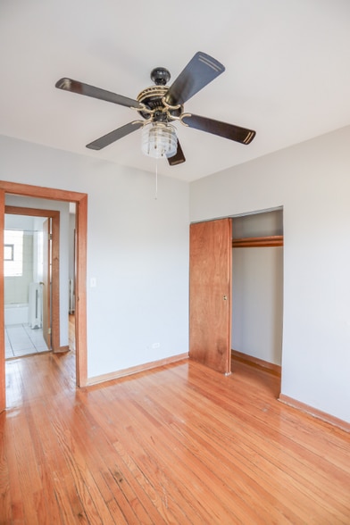 Building Photo - 1340 W Foster Ave