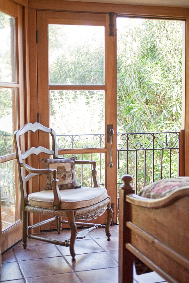 Building Photo - 430 Pratt Ave