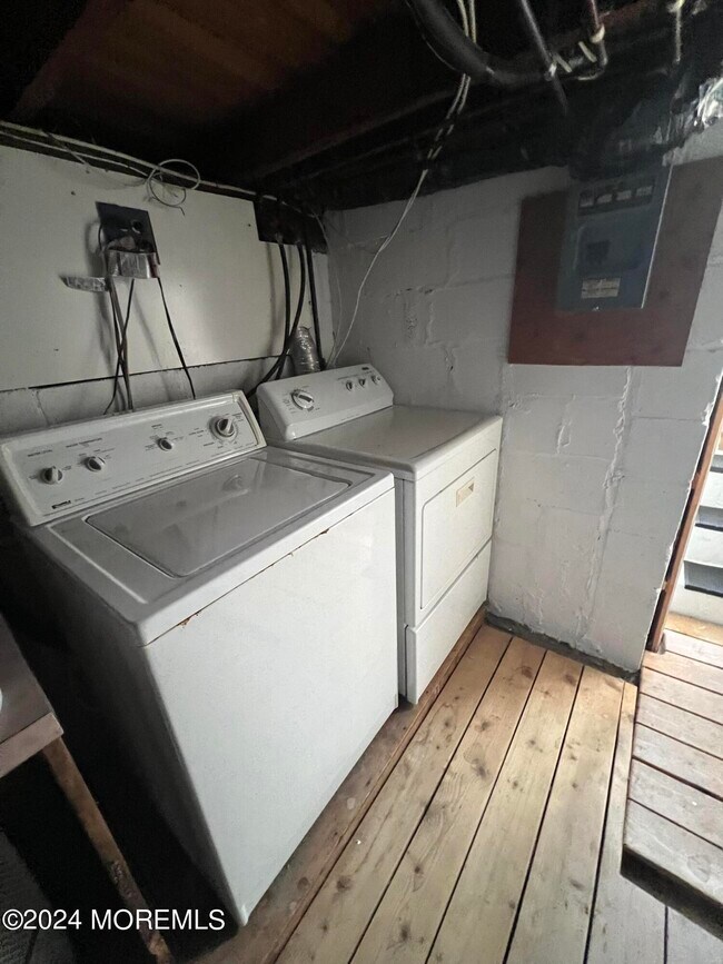 Building Photo - 509 Riverwood Park