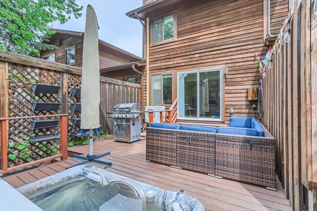 Building Photo - Cozy 2 BDR Home in Boulder with Hot Tub
