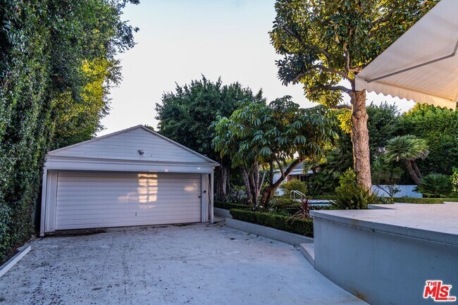 Building Photo - 619 N Rodeo Dr