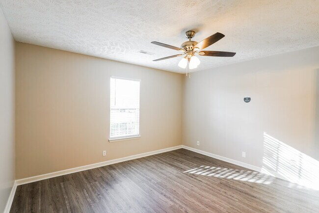 Building Photo - 114 Antler Dr