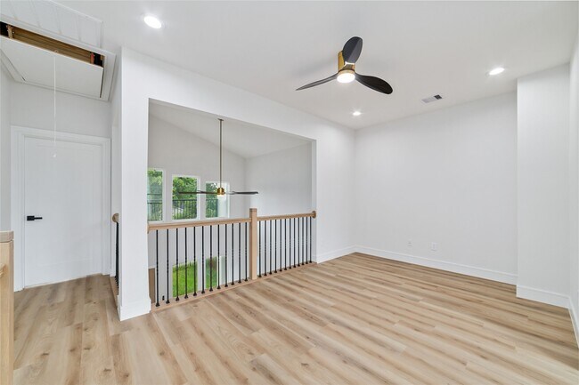 Building Photo - 6715 England St