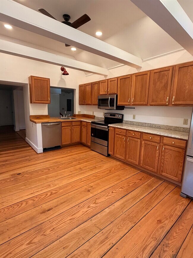 Building Photo - 27 Ashuelot St