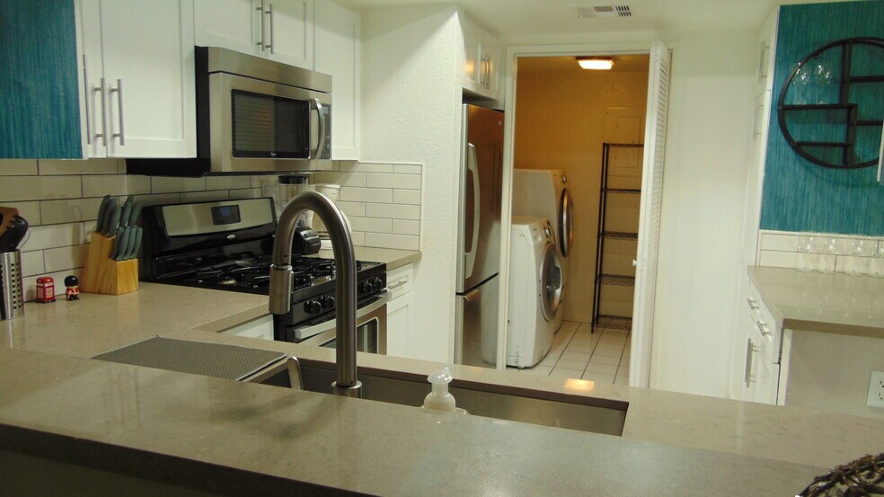 Building Photo - 35200 Cathedral Canyon Dr