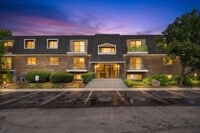 Building Photo - 3850 S Parkway Dr