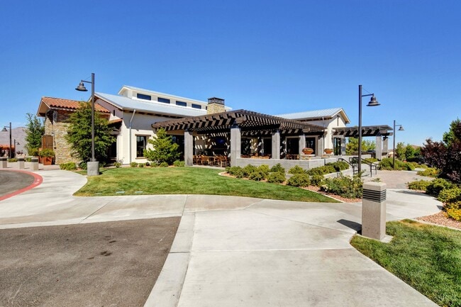 Building Photo - Stunning 3 Bedroom in Skye Canyon Master P...