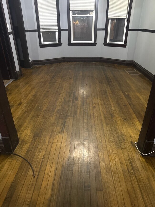 Building Photo - Updated 3-Bedroom Home in South Chicago – Rent: $1,350/Month