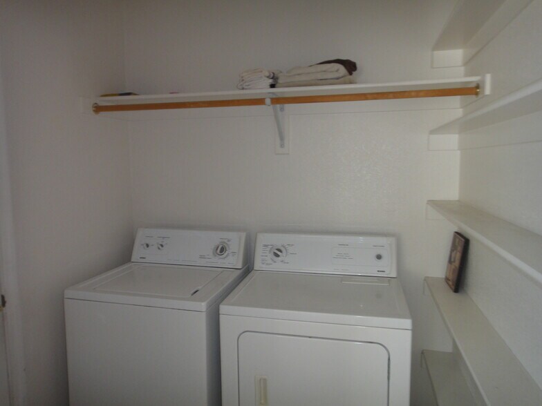 Building Photo - 3894 Bluegrass Ct