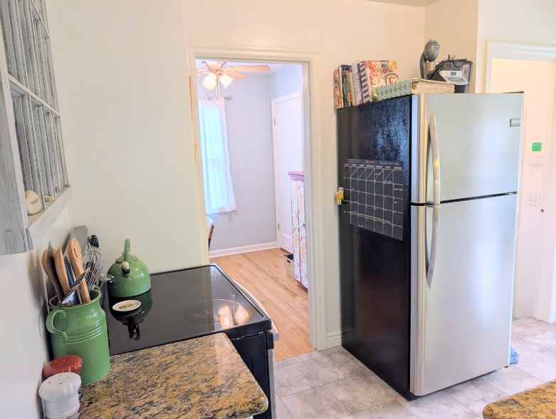 Building Photo - 4914 N Cedar St