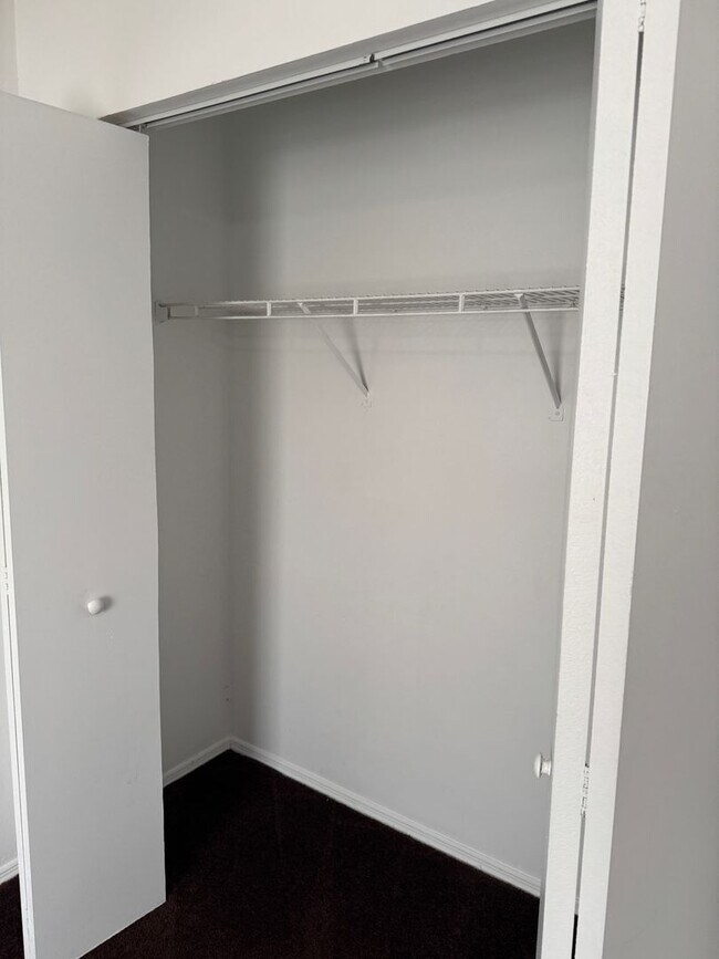 Building Photo - Beautiful Home with Cathedral Ceilings